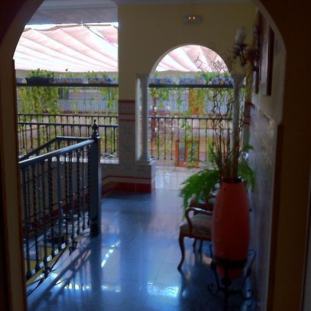 Hotel Sandra Alcalá de Guadaira Esterno foto