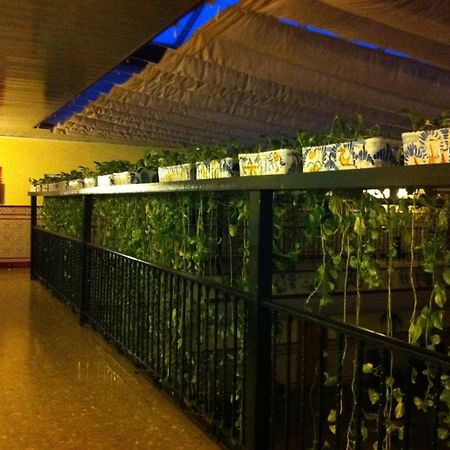 Hotel Sandra Alcalá de Guadaira Esterno foto
