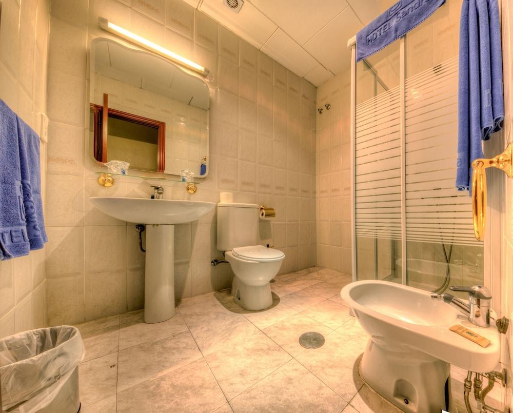 Hotel Sandra Alcalá de Guadaira Esterno foto