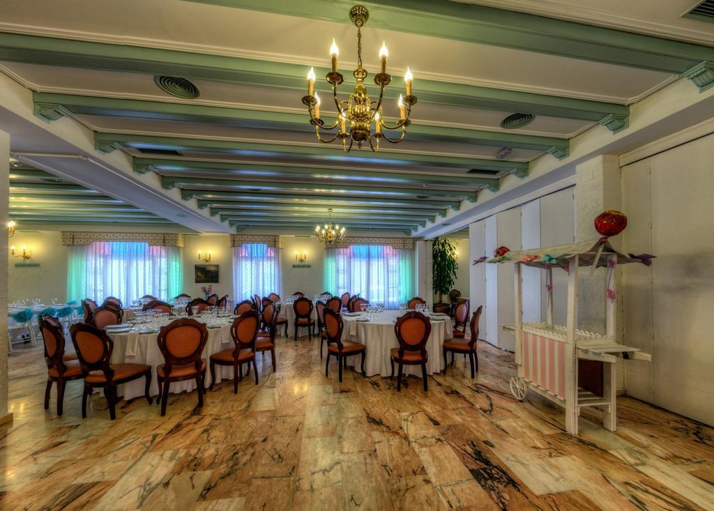 Hotel Sandra Alcalá de Guadaira Esterno foto