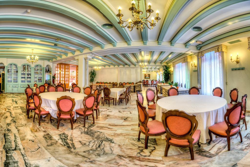 Hotel Sandra Alcalá de Guadaira Esterno foto