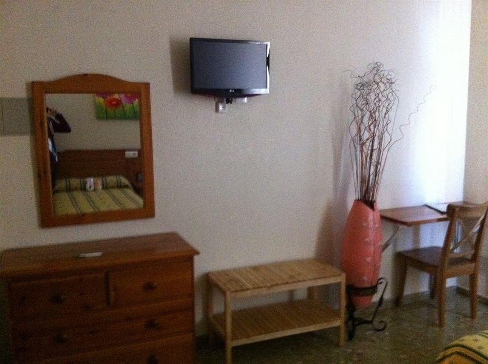 Hotel Sandra Alcalá de Guadaira Esterno foto