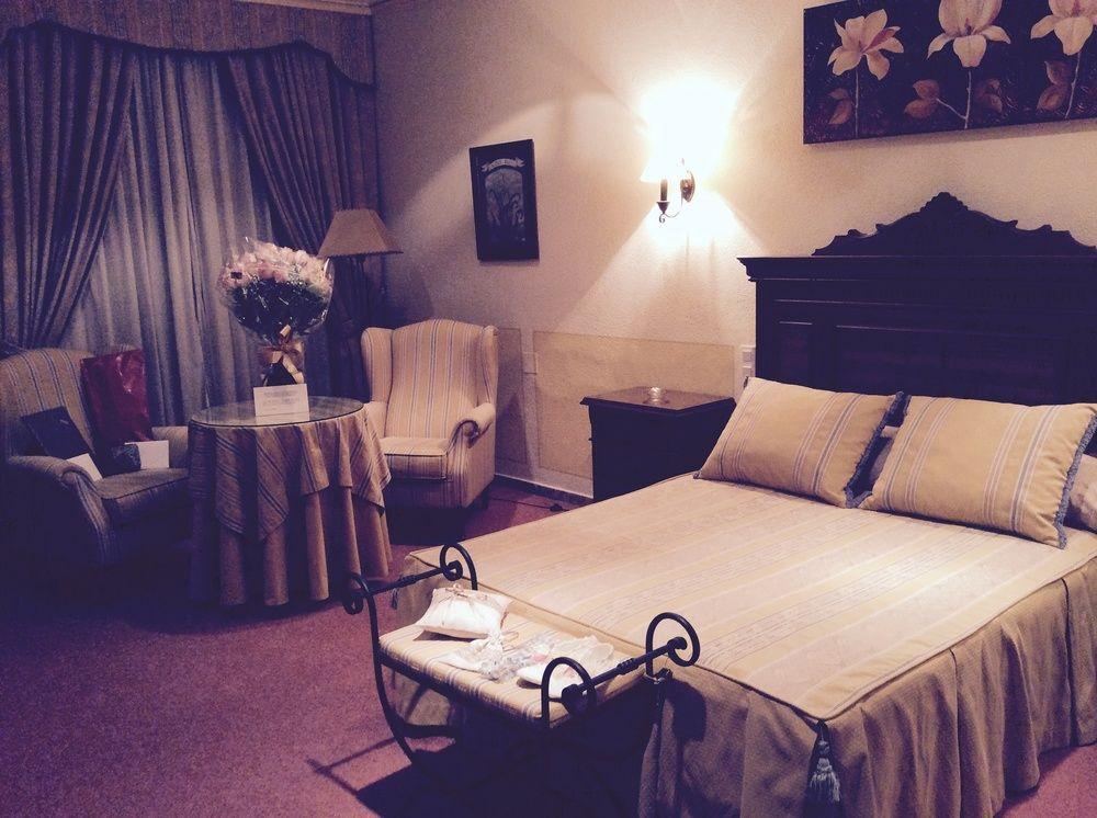 Hotel Sandra Alcalá de Guadaira Esterno foto