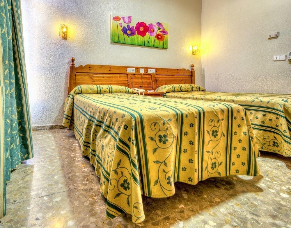 Hotel Sandra Alcalá de Guadaira Esterno foto