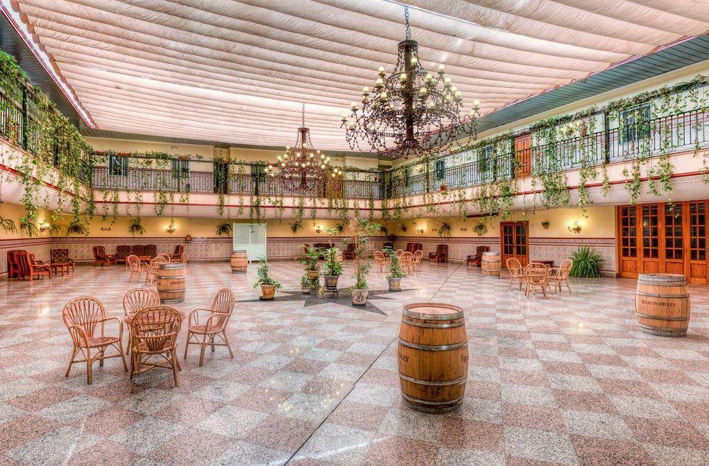 Hotel Sandra Alcalá de Guadaira Esterno foto