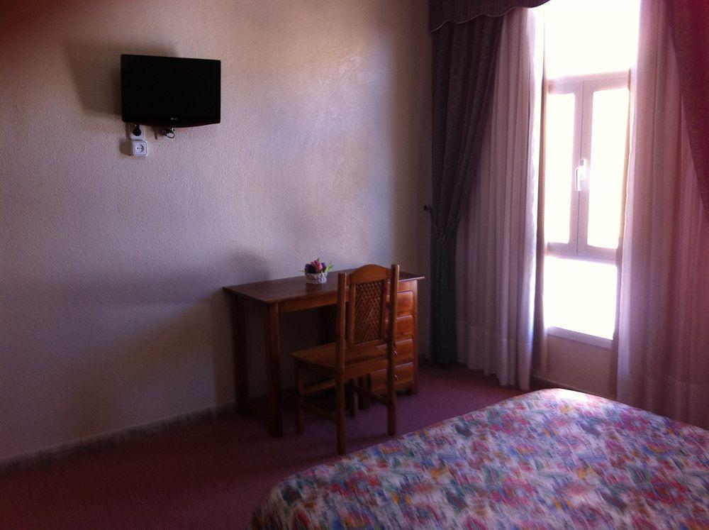 Hotel Sandra Alcalá de Guadaira Esterno foto