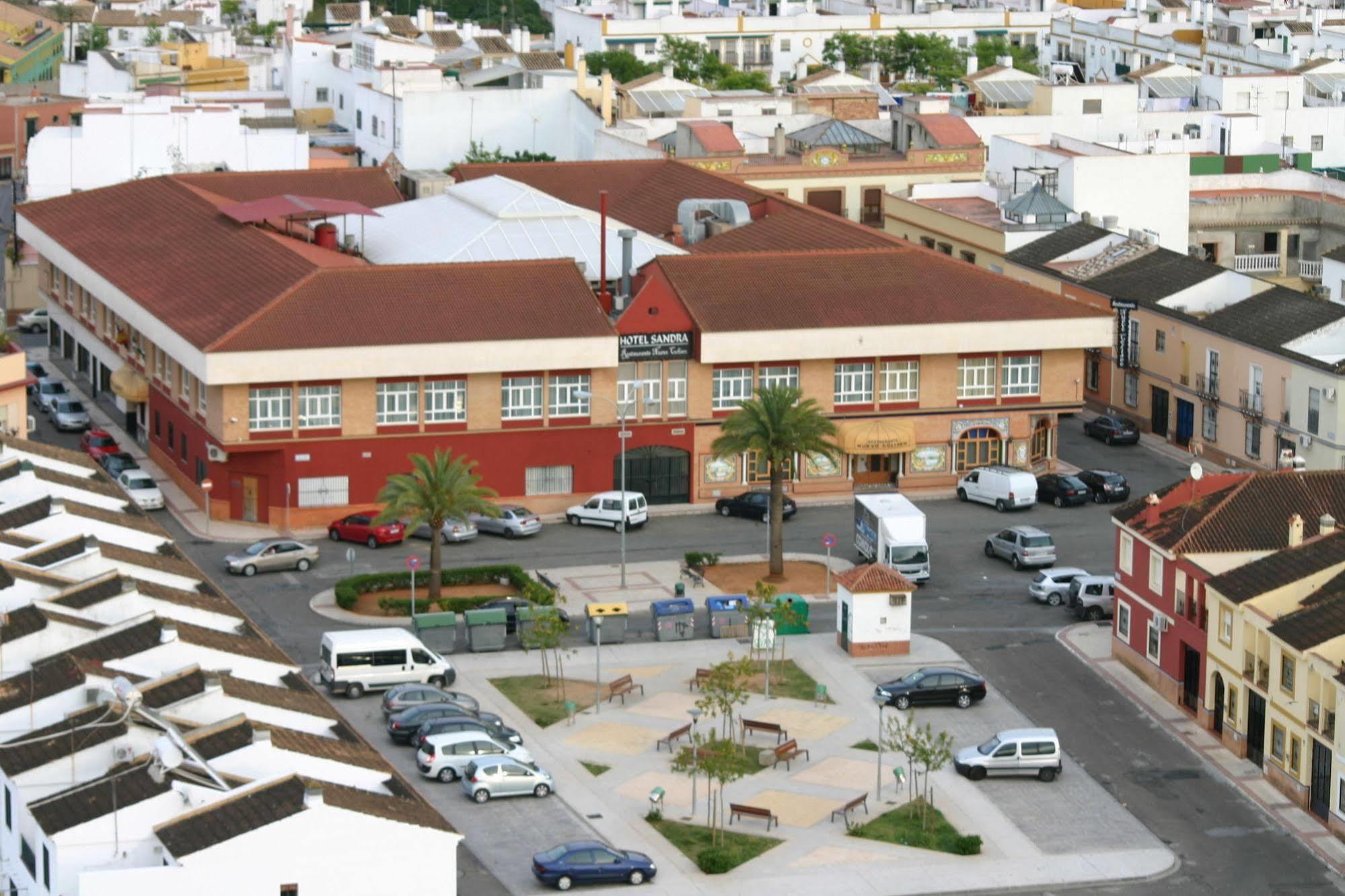 Hotel Sandra Alcalá de Guadaira Esterno foto