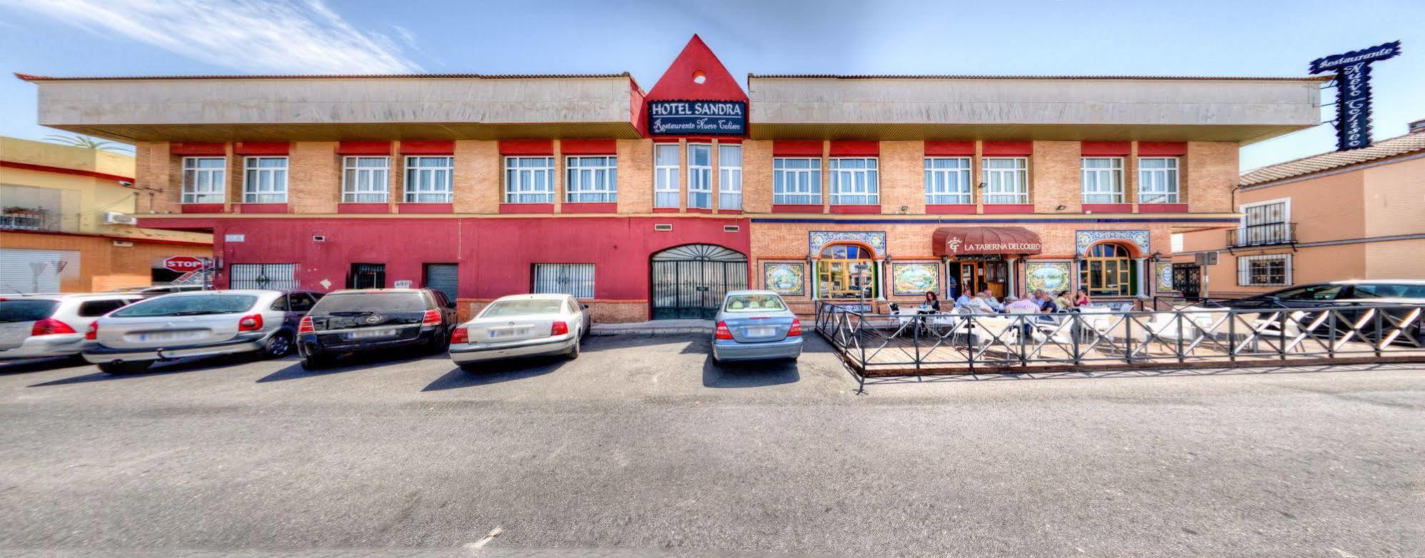 Hotel Sandra Alcalá de Guadaira Esterno foto