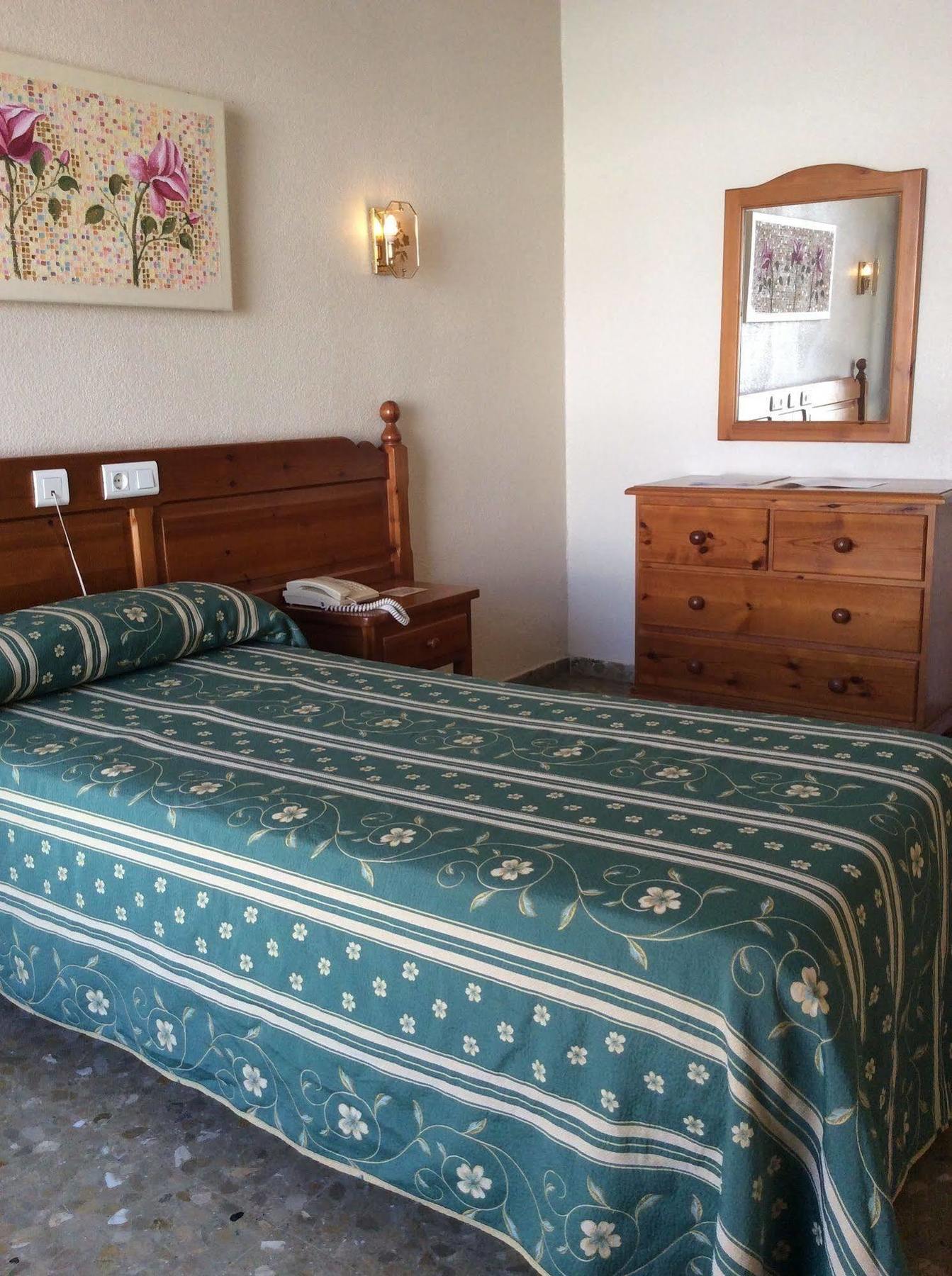 Hotel Sandra Alcalá de Guadaira Esterno foto