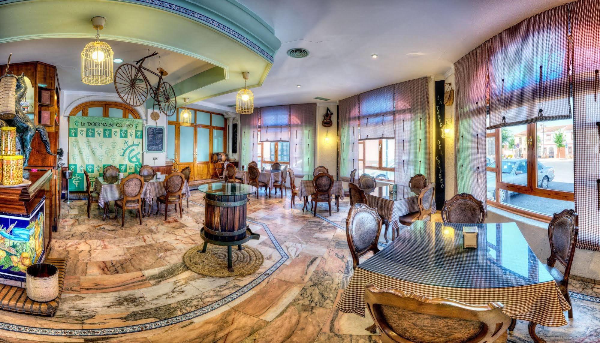 Hotel Sandra Alcalá de Guadaira Esterno foto