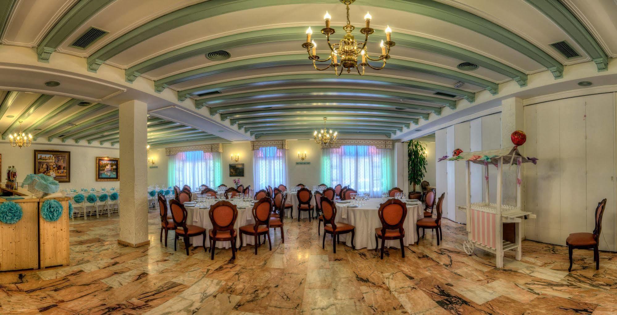 Hotel Sandra Alcalá de Guadaira Esterno foto