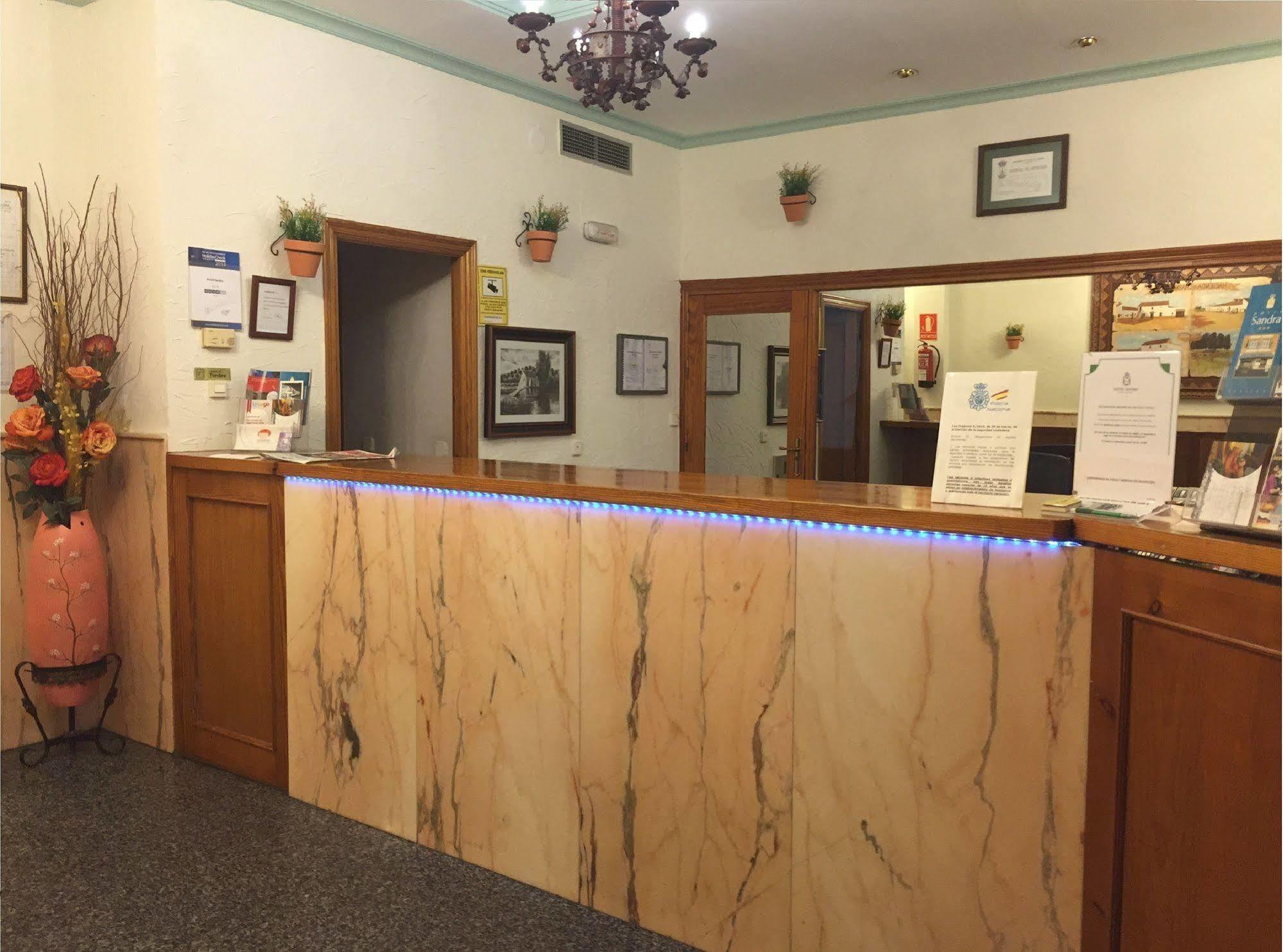 Hotel Sandra Alcalá de Guadaira Esterno foto